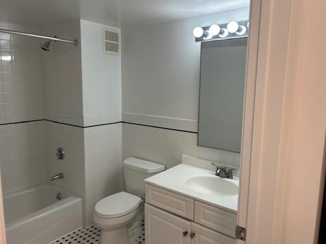Secondary bathroom with tub/shower, vanity, and toilet